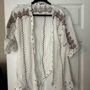 Gimmicks by BKE White Blouse with Brown Embroidery